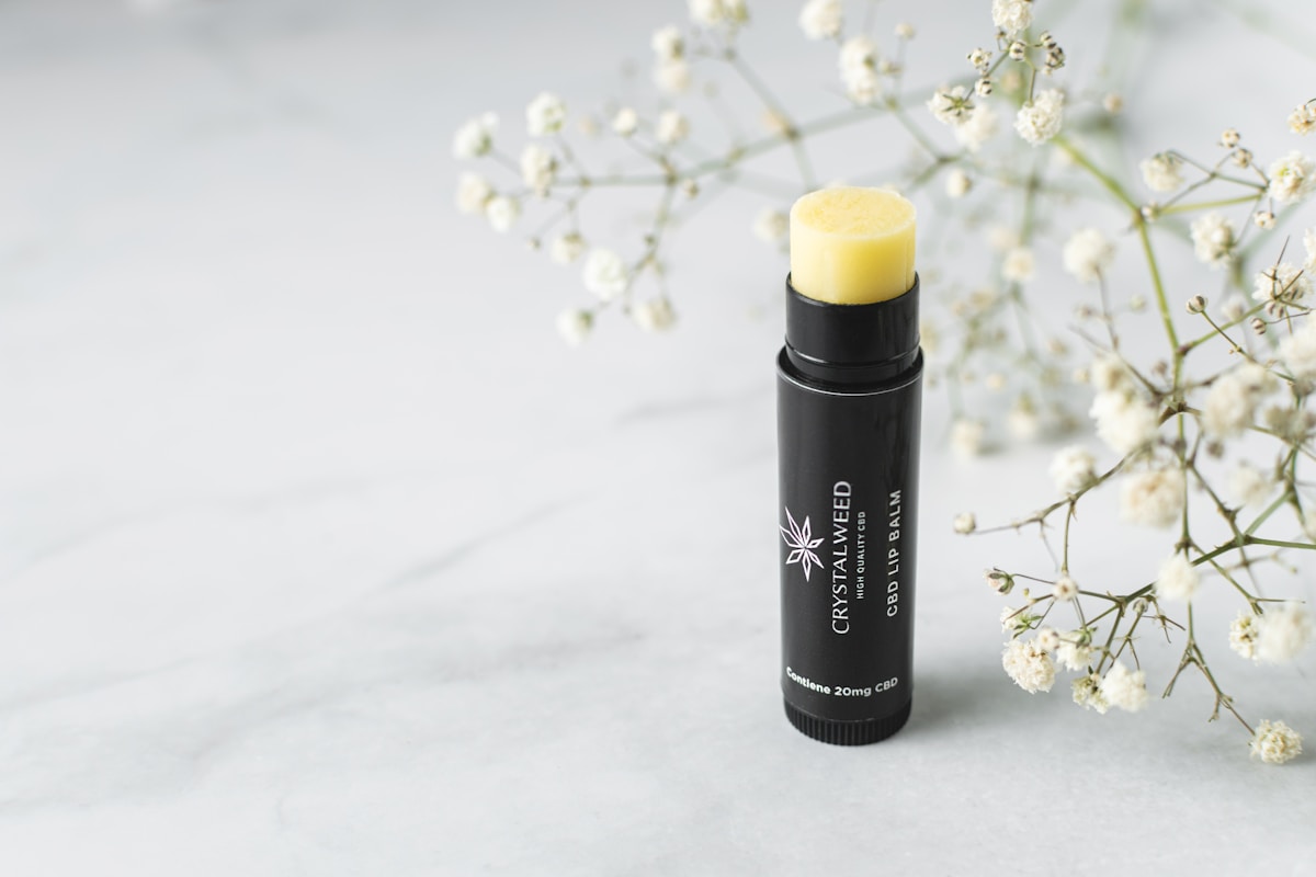 9 Best Natural Lip Balms for Dry Lips That Actually Moisturize (Not Just Coat)