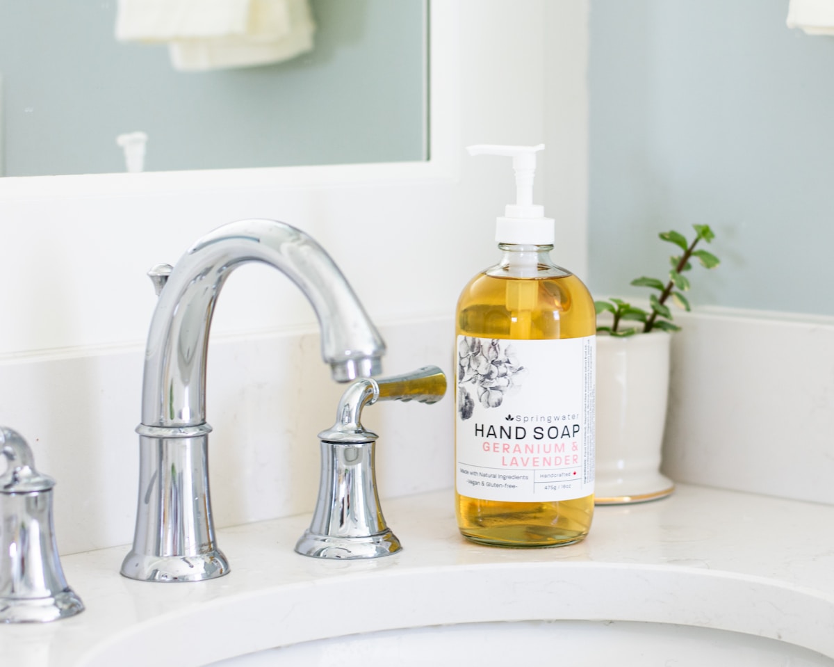 Best Natural Hand Soaps for Dry Hands: 9 Options That Actually Moisturize Instead of Strip